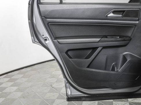 Used 2020 Volkswagen Atlas Cross Sport SE w/ Panoramic Sunroof Package image 38