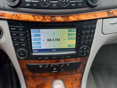 Used 2005 Mercedes-Benz E 320 4MATIC Sedan image 13