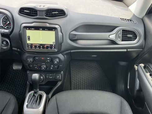 Used 2022 Jeep Renegade Latitude w/ Convenience Group AWD/4WD image 18