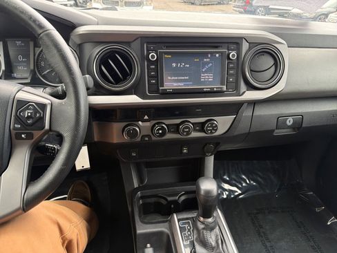 Used 2017 Toyota Tacoma SR5 w/ Tow Package image 21