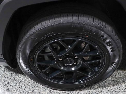 Used 2021 Toyota RAV4 XLE FWD image 11