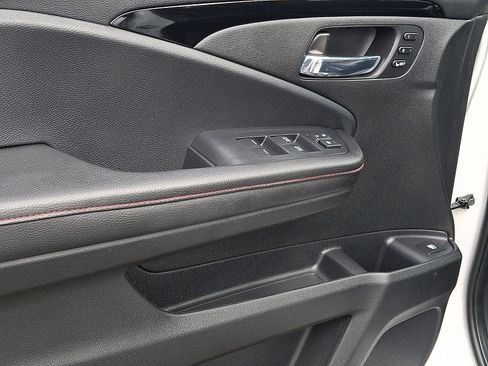 Certified 2025 Honda Ridgeline Black Edition image 13