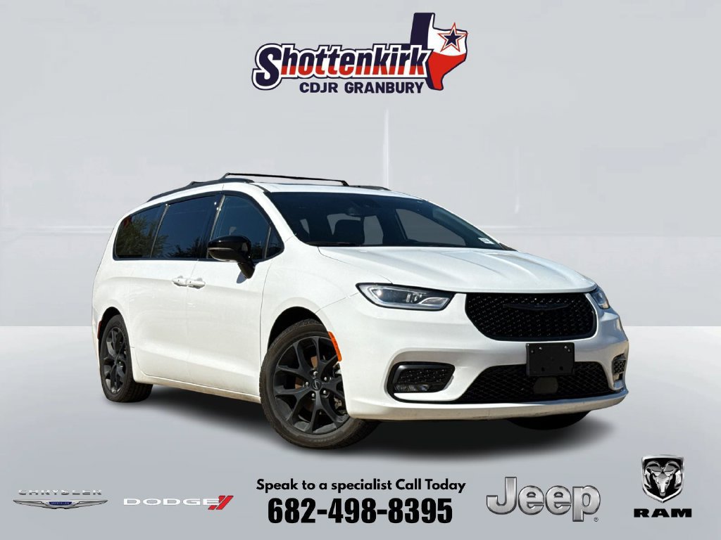 Used 2025 Chrysler Pacifica Limited FWD image 1