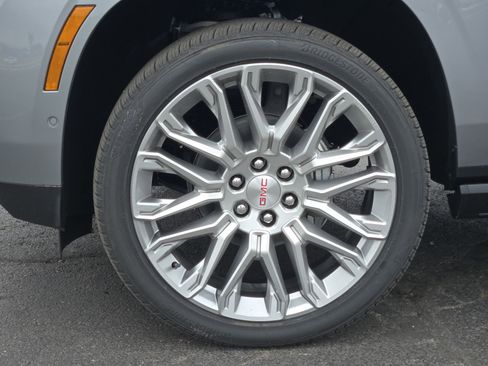 New 2026 GMC Yukon XL Denali w/ Denali Reserve Package AWD/4WD image 10