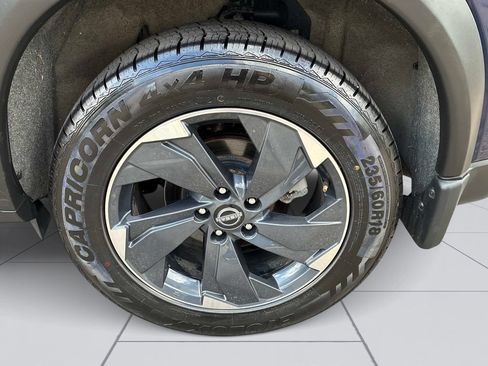 Used 2025 Nissan Rogue SV AWD/4WD image 11