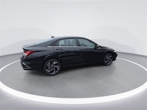 New 2025 Hyundai Elantra Limited image 9