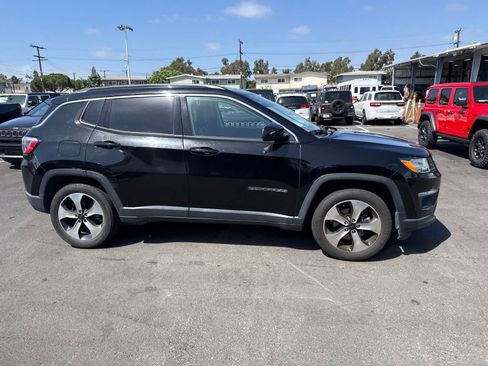 Used 2017 Jeep Compass Latitude w/ Popular Equipment Group FWD image 9