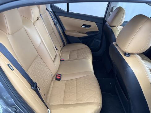 Used 2021 Nissan Sentra SV w/ SV Premium Package image 16