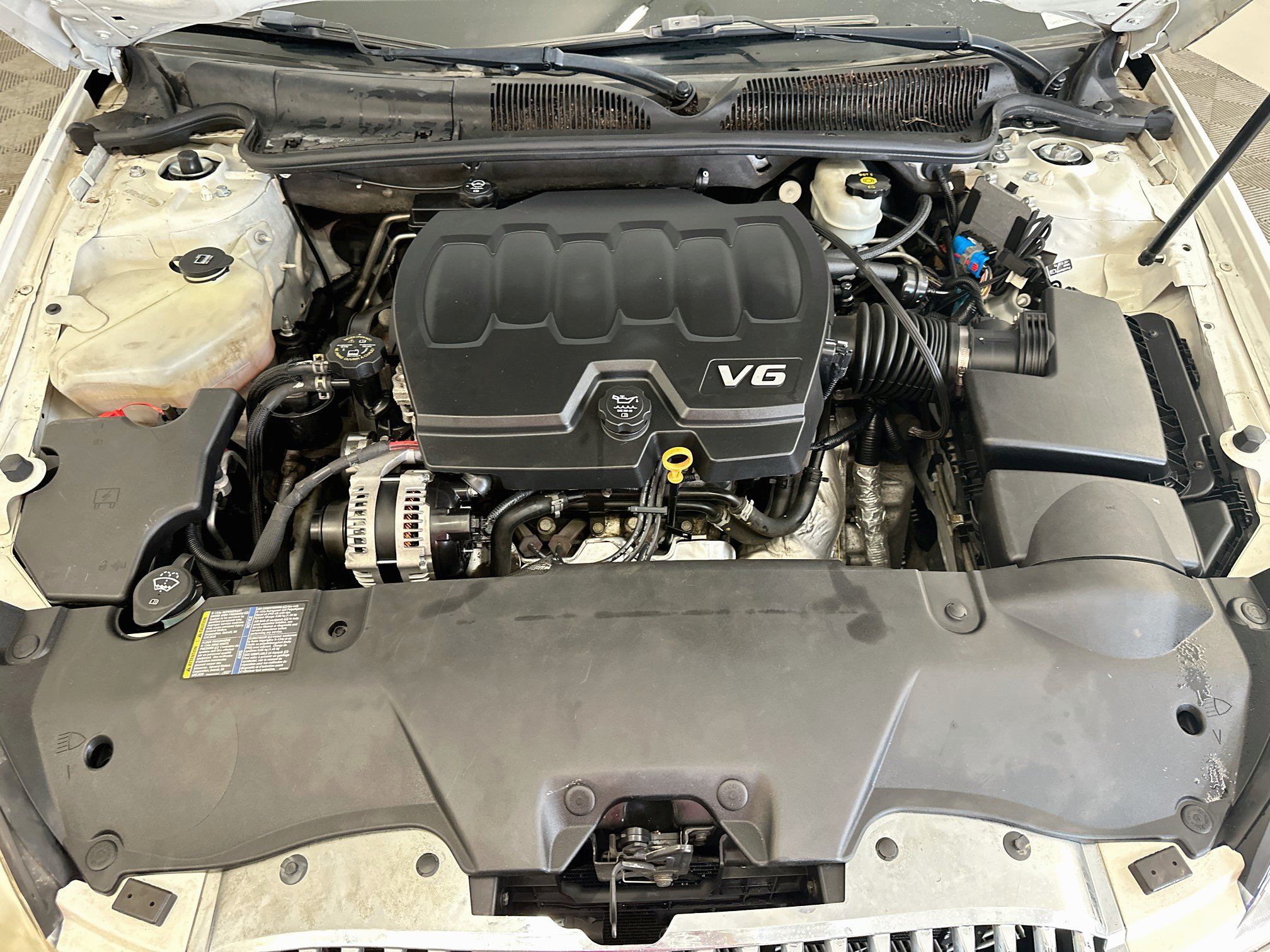 Used 2010 Buick Lucerne CXL w/ Driver Confidence Package FWD image 32