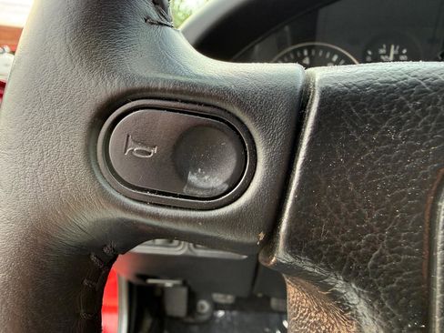 Used 1992 MAZDA MX-5 Miata RWD image 14