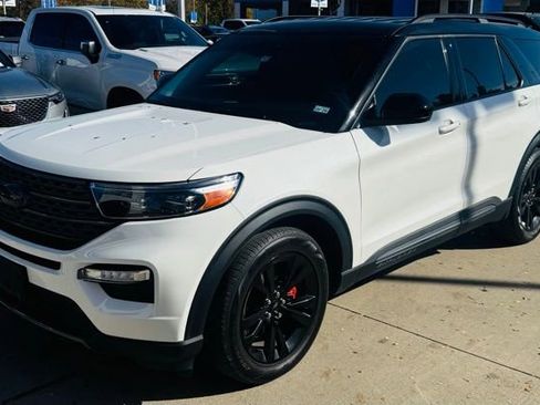 Used 2023 Ford Explorer XLT w/ Equipment Group 202A image 5