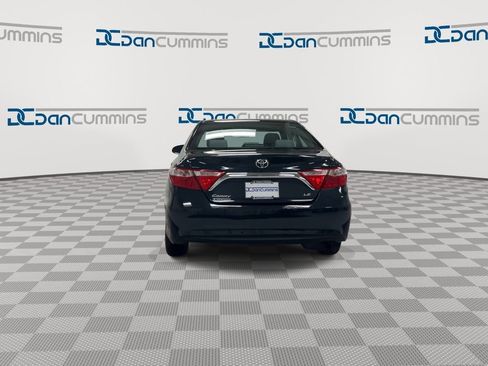 Used 2015 Toyota Camry LE image 7