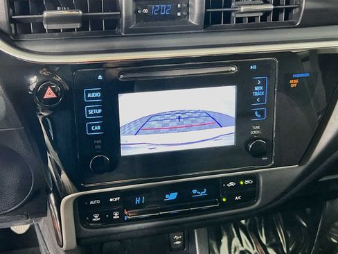 Used 2018 Toyota Corolla LE FWD image 14