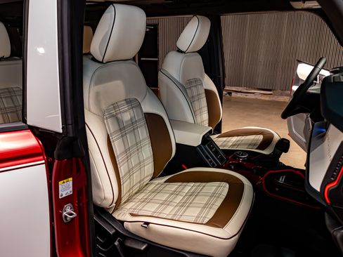 Used 2025 Ford Bronco Heritage Edition image 28