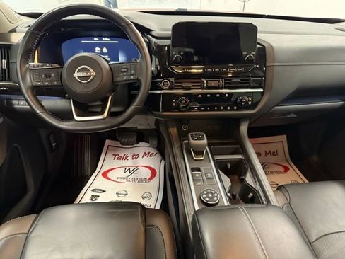 Used 2023 Nissan Pathfinder Platinum image 19