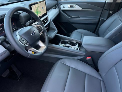 New 2026 Ford Explorer Active w/ Active Comfort Package RWD image 9