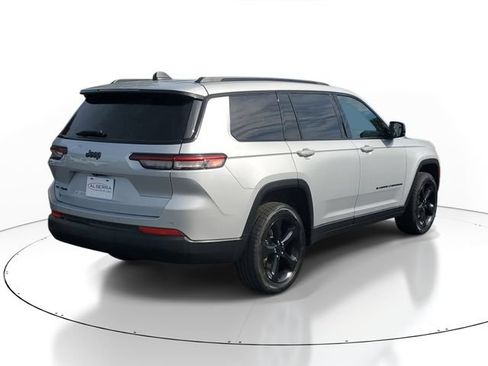 Used 2022 Jeep Grand Cherokee L Laredo AWD/4WD image 4