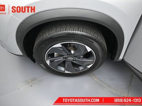 Used 2024 Nissan Rogue SV AWD/4WD image 35