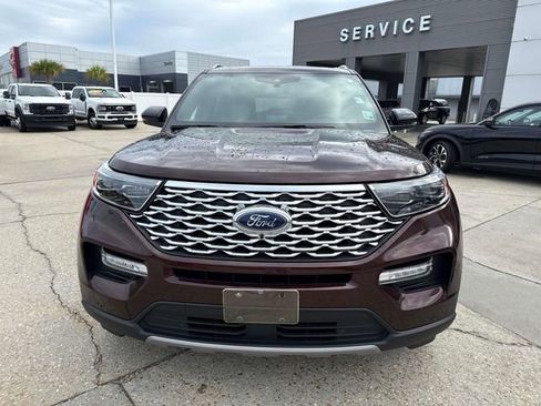 Used 2020 Ford Explorer Platinum w/ Premium Technology Package image 2