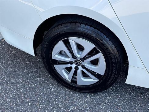 Used 2017 Toyota Prius Four FWD image 27
