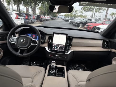 Certified 2026 Volvo XC90 B6 Plus AWD/4WD image 30