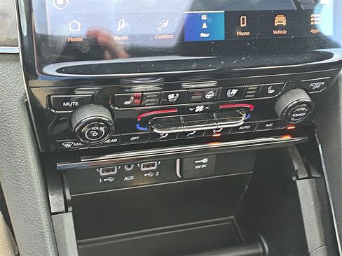 Used 2024 Jeep Grand Cherokee Overland w/ Trailer Tow Package image 23