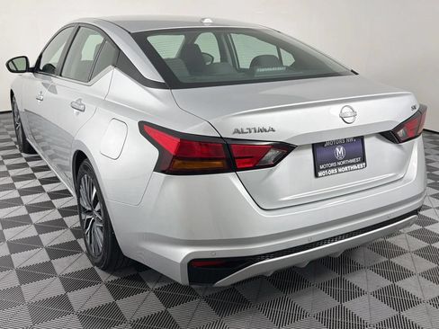 Used 2024 Nissan Altima 2.5 SV FWD image 9