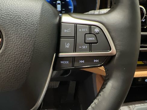 New 2026 Toyota Highlander Platinum image 24