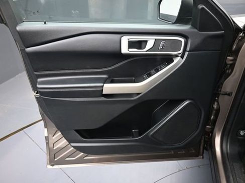 Used 2021 Ford Explorer XLT RWD image 15