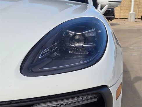 Used 2023 Porsche Macan Turbo image 23