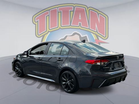 Used 2023 Toyota Corolla SE w/ SE Premium Package FWD image 4