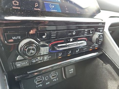 Used 2023 Jeep Grand Cherokee Limited w/ Black Appearance Package image 22