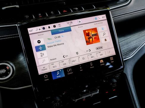 Used 2023 Jeep Grand Cherokee Limited image 39