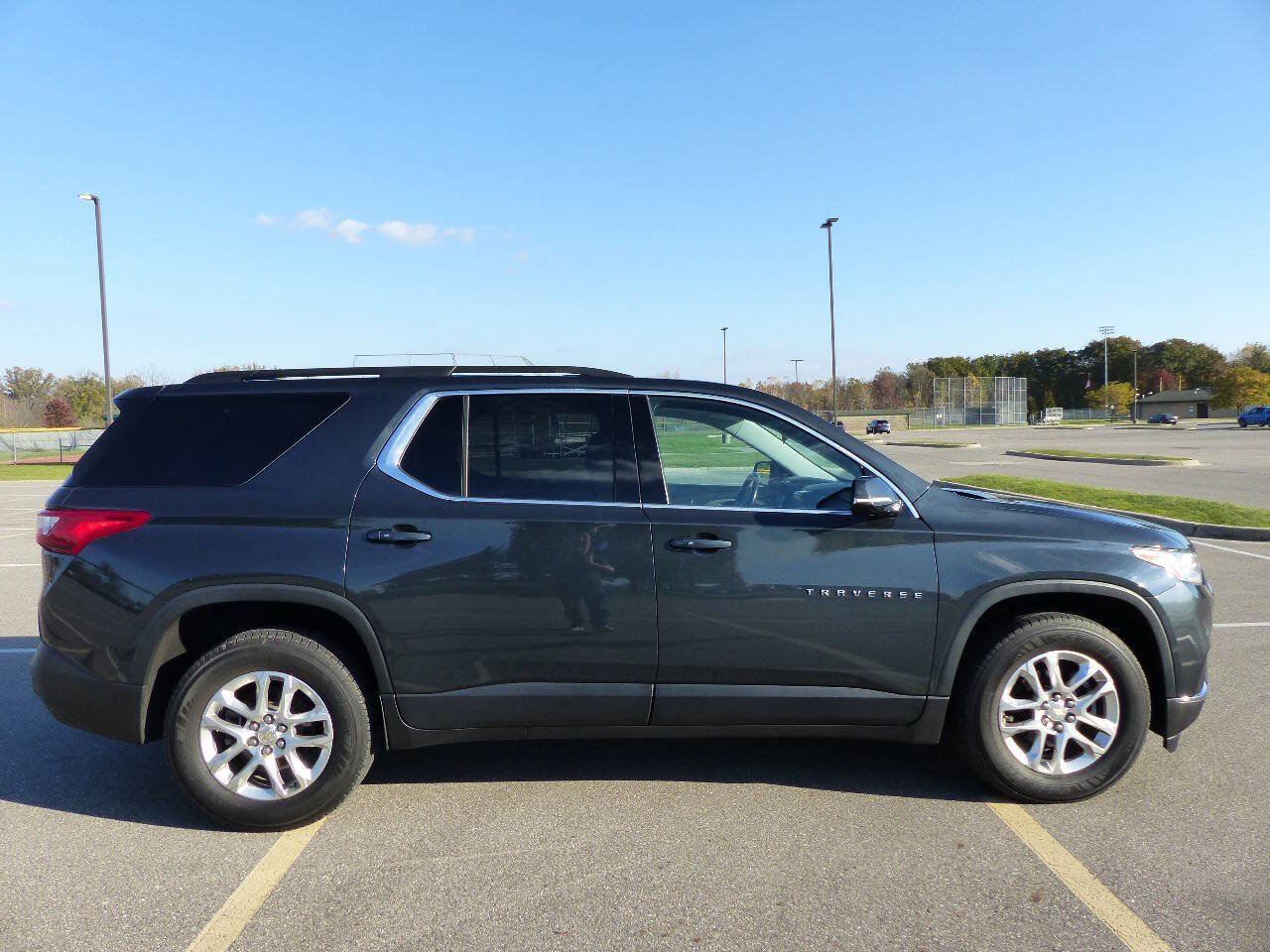 Used 2019 Chevrolet Traverse LT FWD image 11