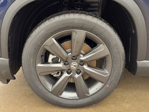 New 2025 Honda Pilot Sport image 9