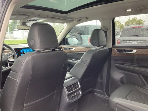 New 2026 Volkswagen Atlas SE image 12