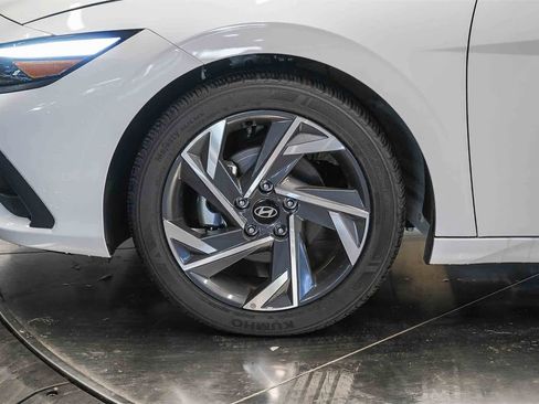 Used 2025 Hyundai Elantra Sport image 9