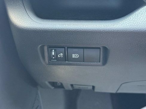 Used 2025 Toyota RAV4 LE AWD/4WD image 25