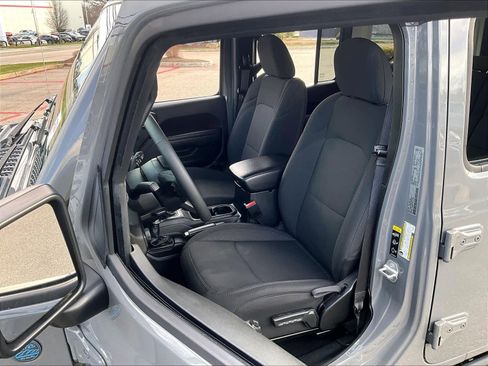 Used 2023 Jeep Wrangler Unlimited w/ Cold Weather Group image 10