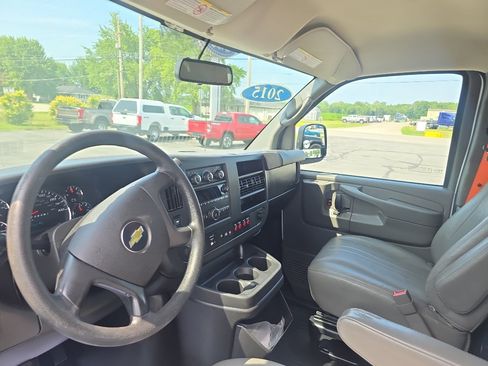 Used 2015 Chevrolet Express 2500 RWD image 20