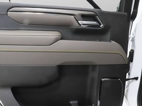 Used 2024 Chevrolet Silverado 2500 ZR2 w/ Technology Package AWD/4WD image 24