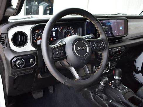 Used 2025 Jeep Gladiator Sport AWD/4WD image 38