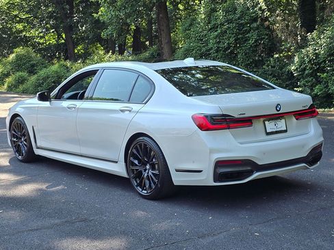 Used 2022 BMW 740i xDrive w/ M Sport Package image 4