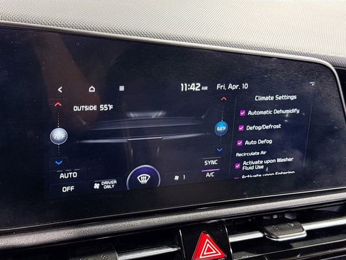 Used 2024 Kia Niro SX image 28