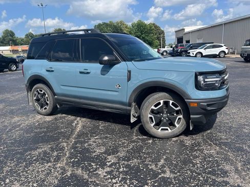 Used 2022 Ford Bronco Sport Outer Banks w/ Tech Package AWD/4WD image 2