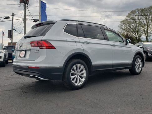 Used 2018 Volkswagen Tiguan SE w/ Panoramic Sunroof Package AWD/4WD image 3