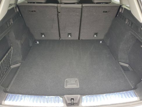 Used 2025 Audi Q5 Premium w/ Convenience Package image 9