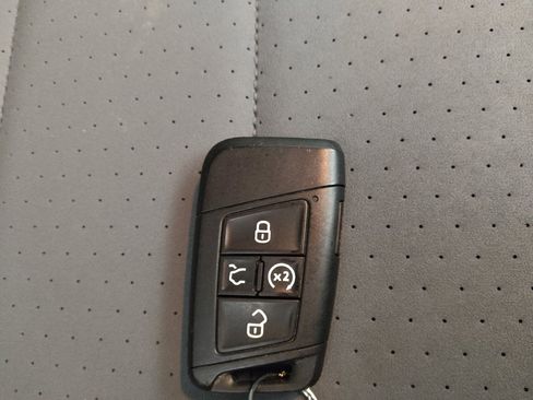 Used 2025 Volkswagen Jetta SE FWD image 32