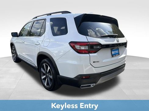 Used 2023 Honda Pilot Touring image 4