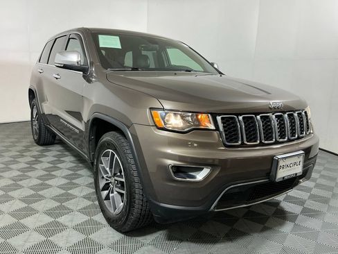 Used 2017 Jeep Grand Cherokee Limited AWD/4WD image 4